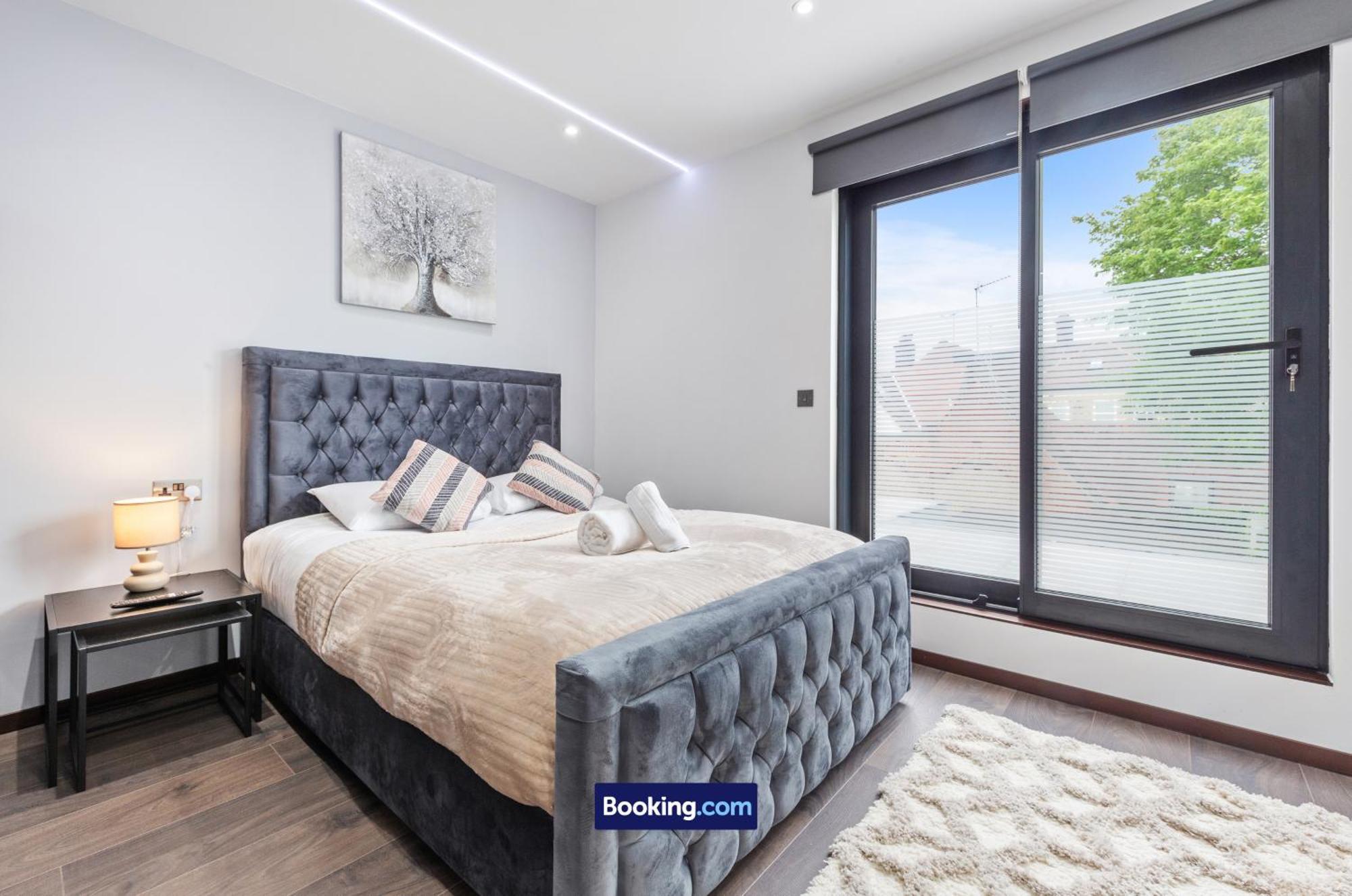 Stylish Studio Apt By Stay Smart Short Lets & Serviced Accommodation Woodstock With Free Wifi Лондон Екстериор снимка