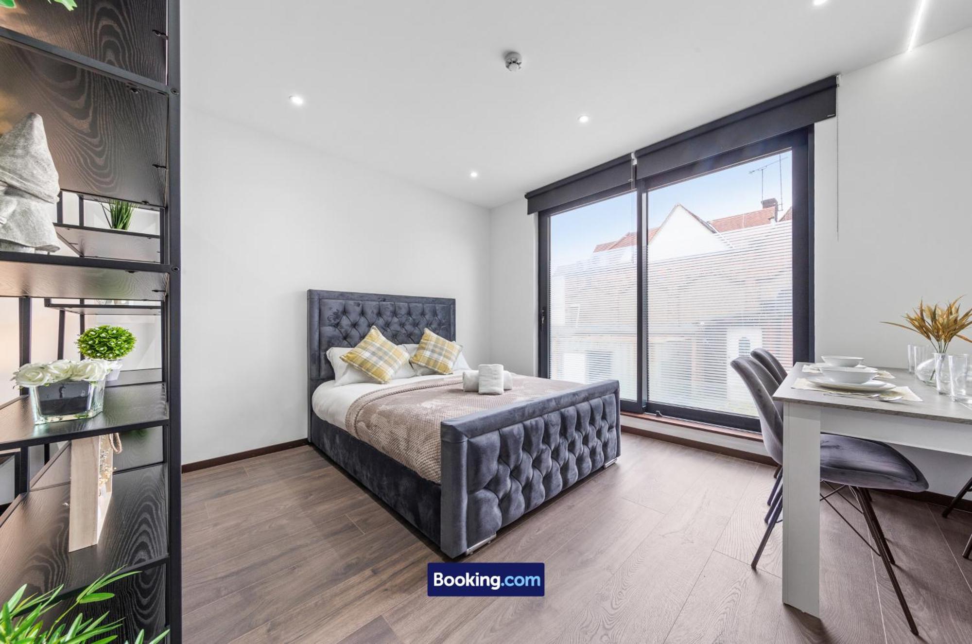 Stylish Studio Apt By Stay Smart Short Lets & Serviced Accommodation Woodstock With Free Wifi Лондон Екстериор снимка