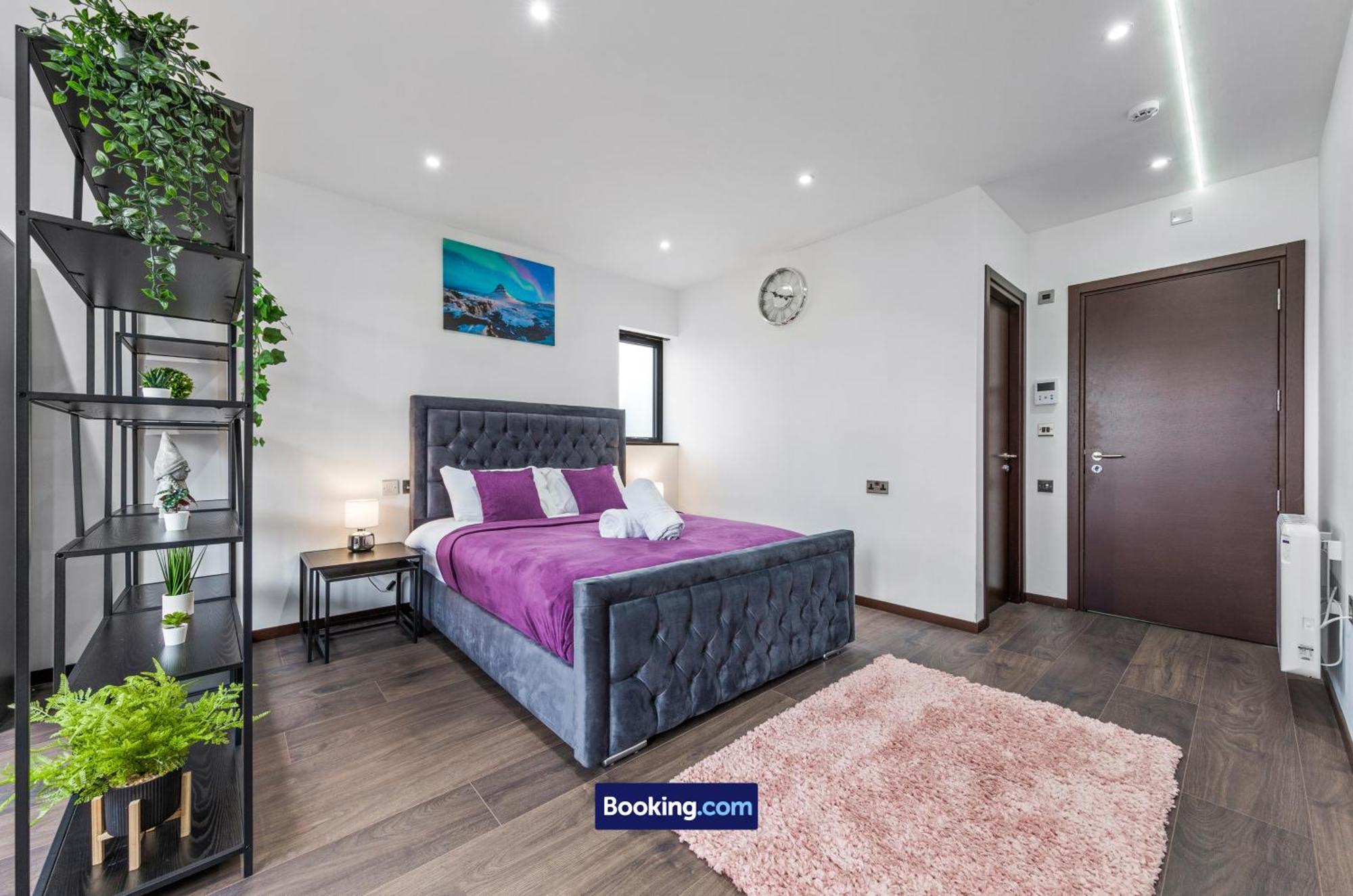 Stylish Studio Apt By Stay Smart Short Lets & Serviced Accommodation Woodstock With Free Wifi Лондон Екстериор снимка
