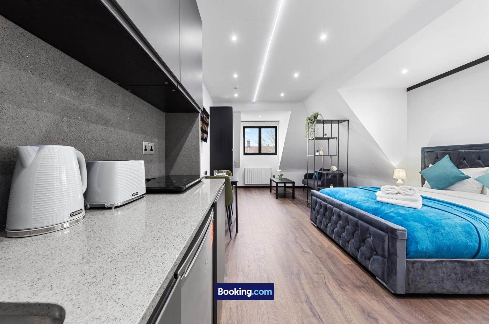 Stylish Studio Apt By Stay Smart Short Lets & Serviced Accommodation Woodstock With Free Wifi Лондон Екстериор снимка