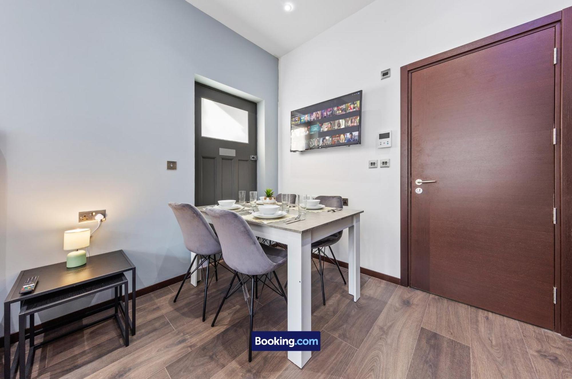 Stylish Studio Apt By Stay Smart Short Lets & Serviced Accommodation Woodstock With Free Wifi Лондон Екстериор снимка