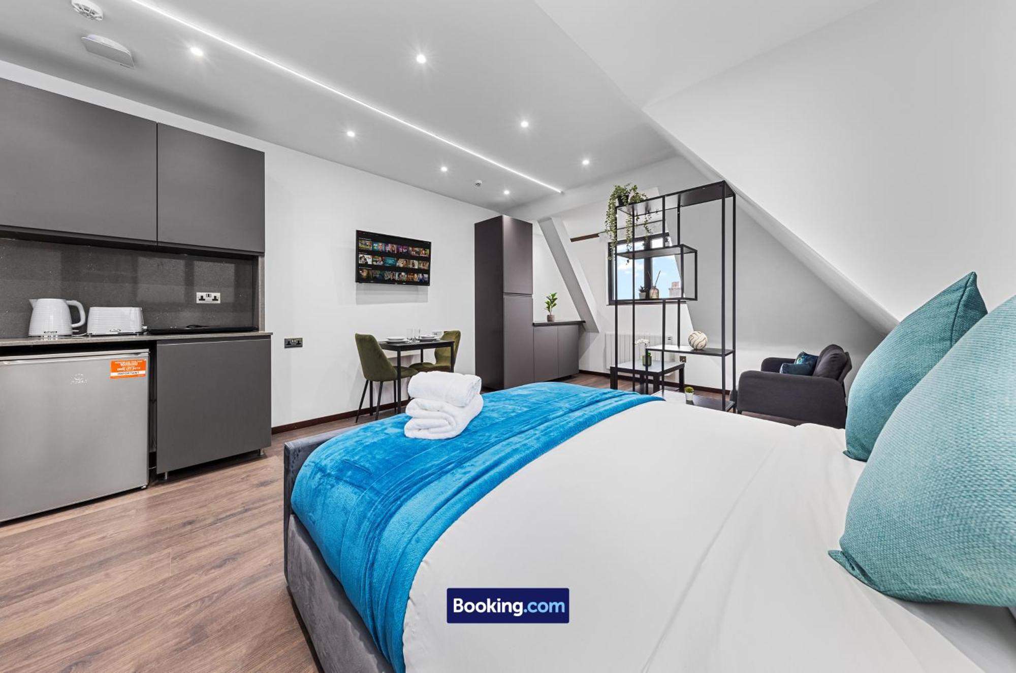 Stylish Studio Apt By Stay Smart Short Lets & Serviced Accommodation Woodstock With Free Wifi Лондон Екстериор снимка