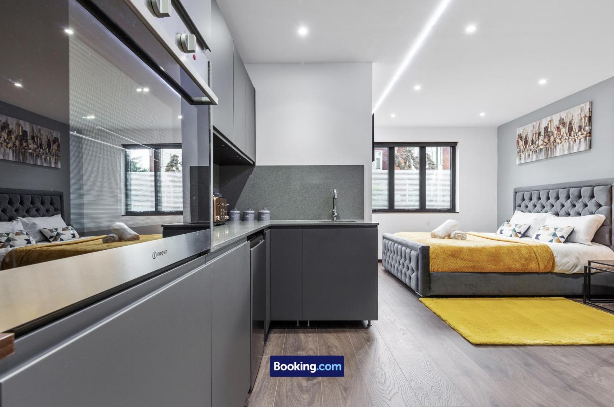 Stylish Studio Apt By Stay Smart Short Lets & Serviced Accommodation Woodstock With Free Wifi Лондон Екстериор снимка