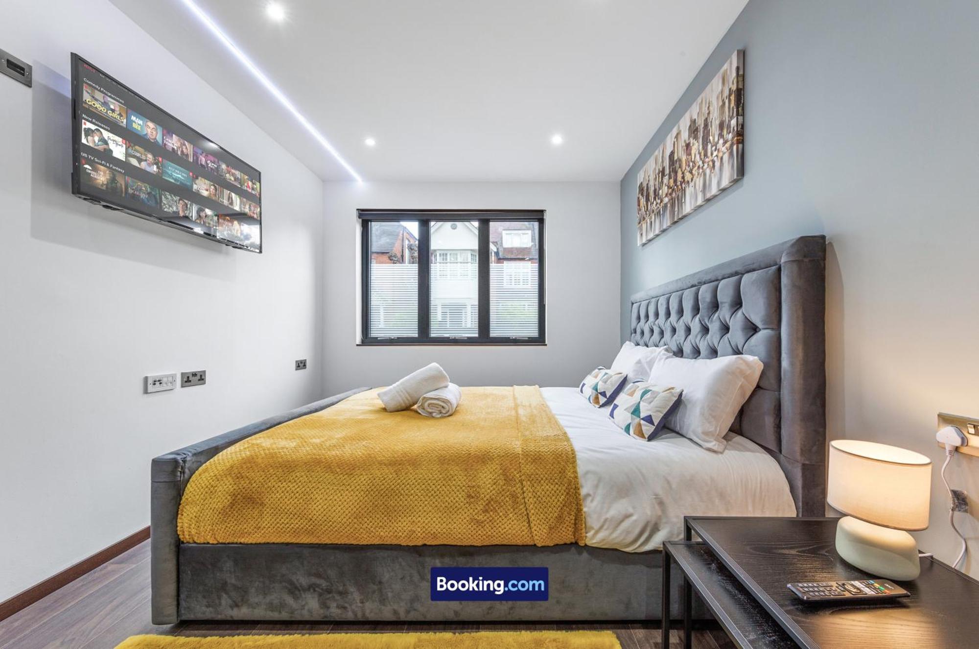 Stylish Studio Apt By Stay Smart Short Lets & Serviced Accommodation Woodstock With Free Wifi Лондон Екстериор снимка