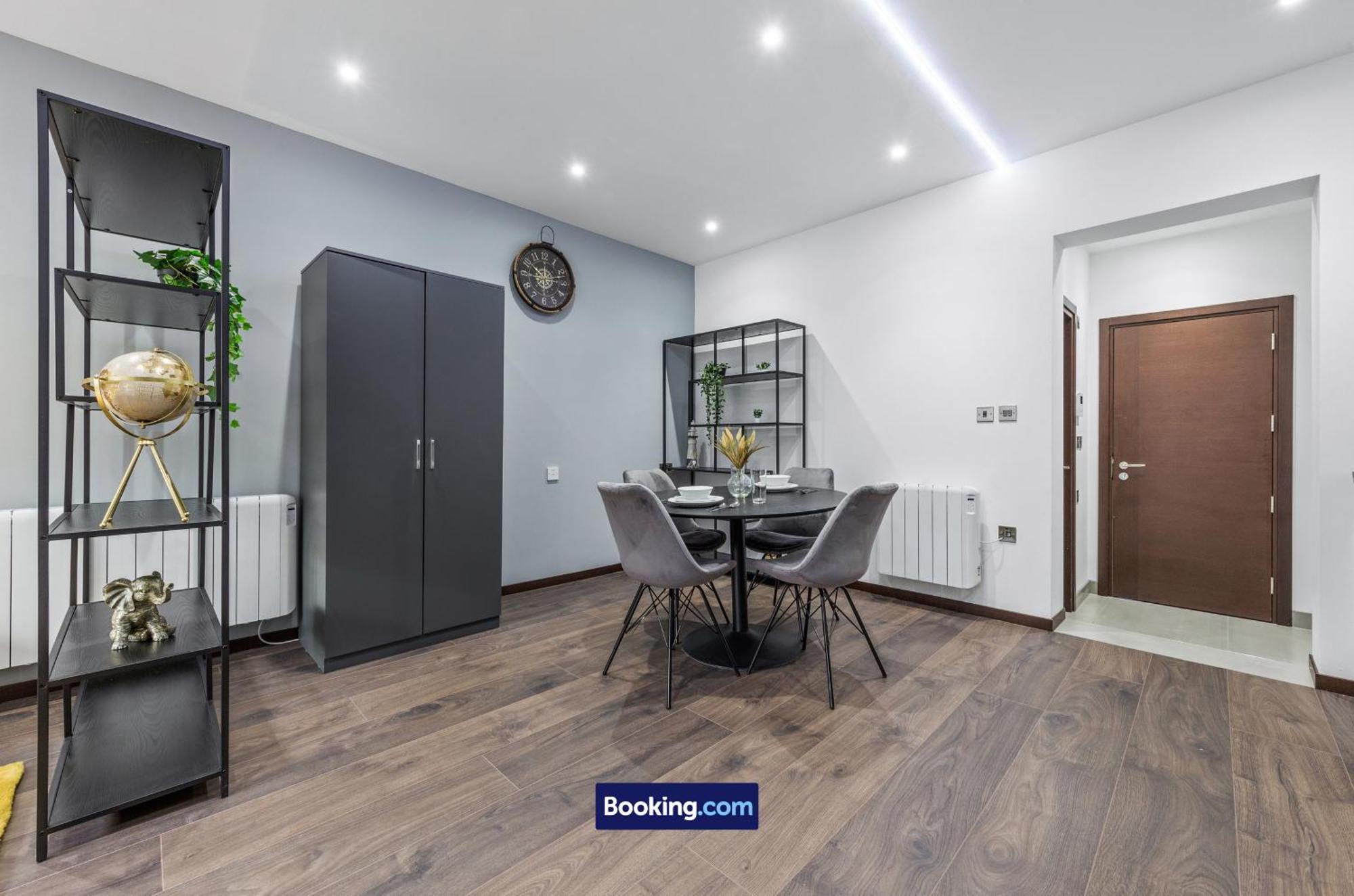 Stylish Studio Apt By Stay Smart Short Lets & Serviced Accommodation Woodstock With Free Wifi Лондон Екстериор снимка