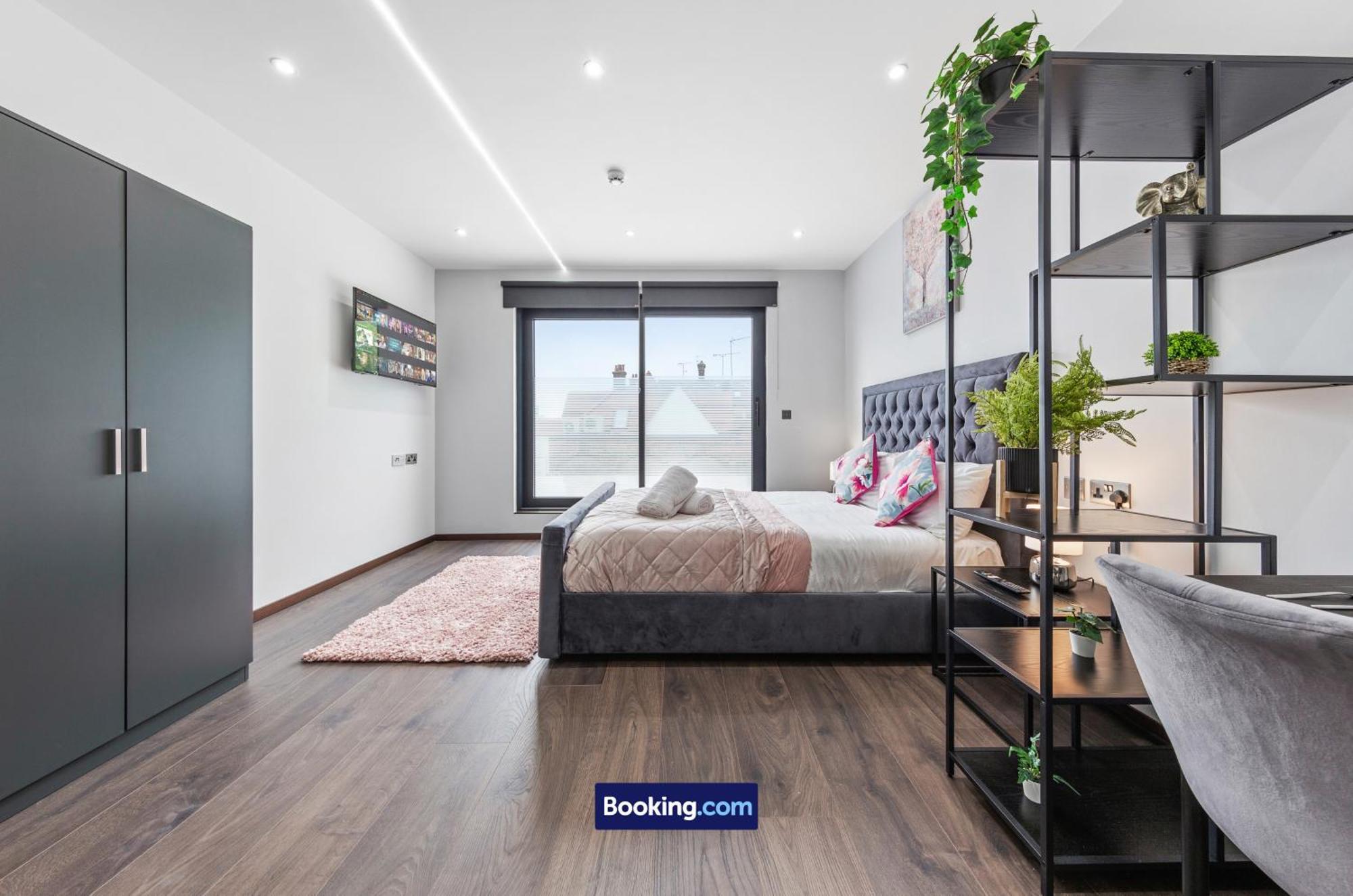 Stylish Studio Apt By Stay Smart Short Lets & Serviced Accommodation Woodstock With Free Wifi Лондон Екстериор снимка