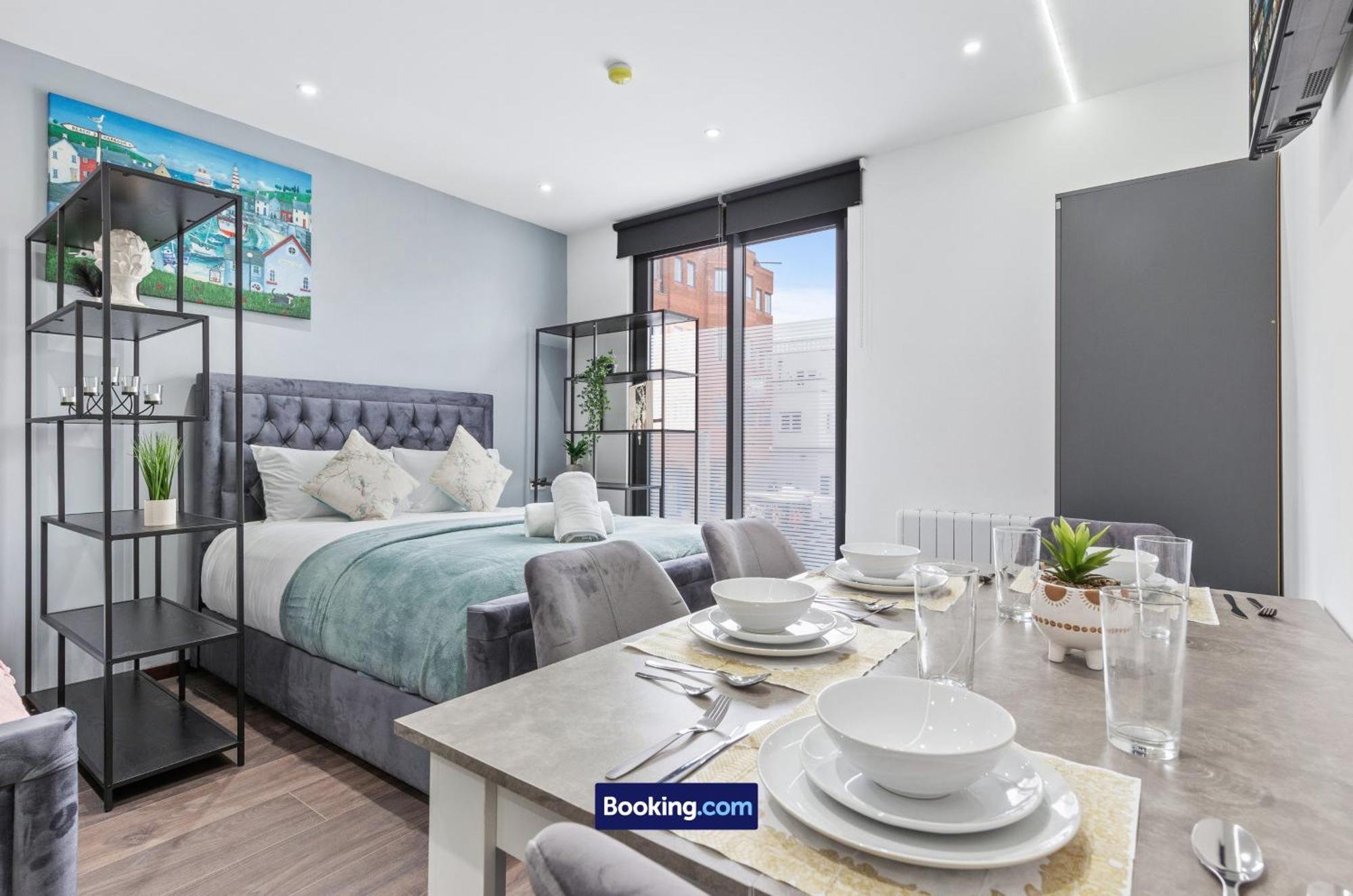 Stylish Studio Apt By Stay Smart Short Lets & Serviced Accommodation Woodstock With Free Wifi Лондон Екстериор снимка