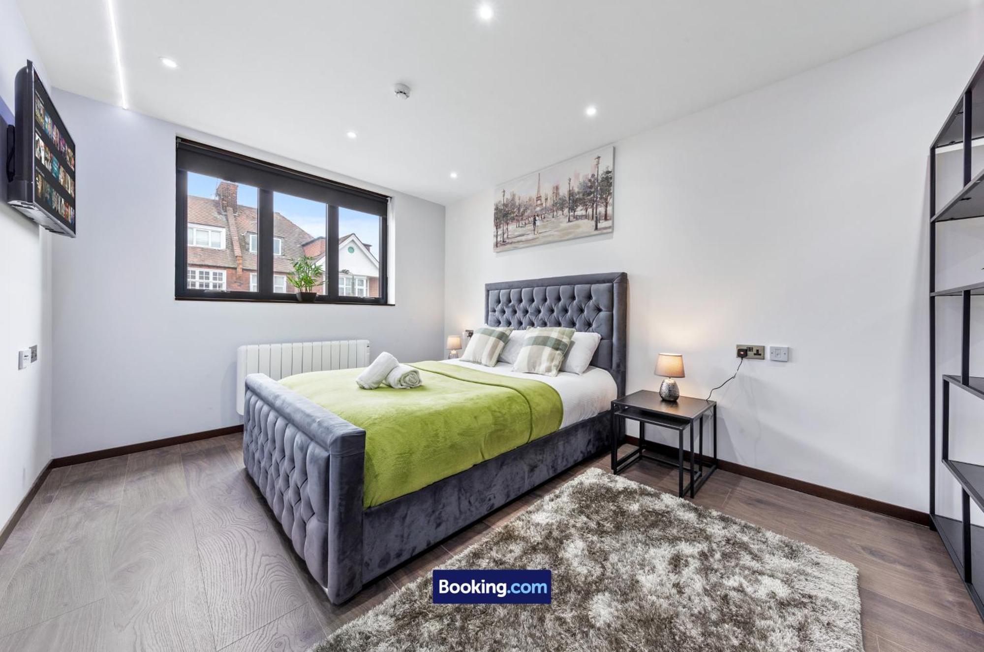 Stylish Studio Apt By Stay Smart Short Lets & Serviced Accommodation Woodstock With Free Wifi Лондон Екстериор снимка